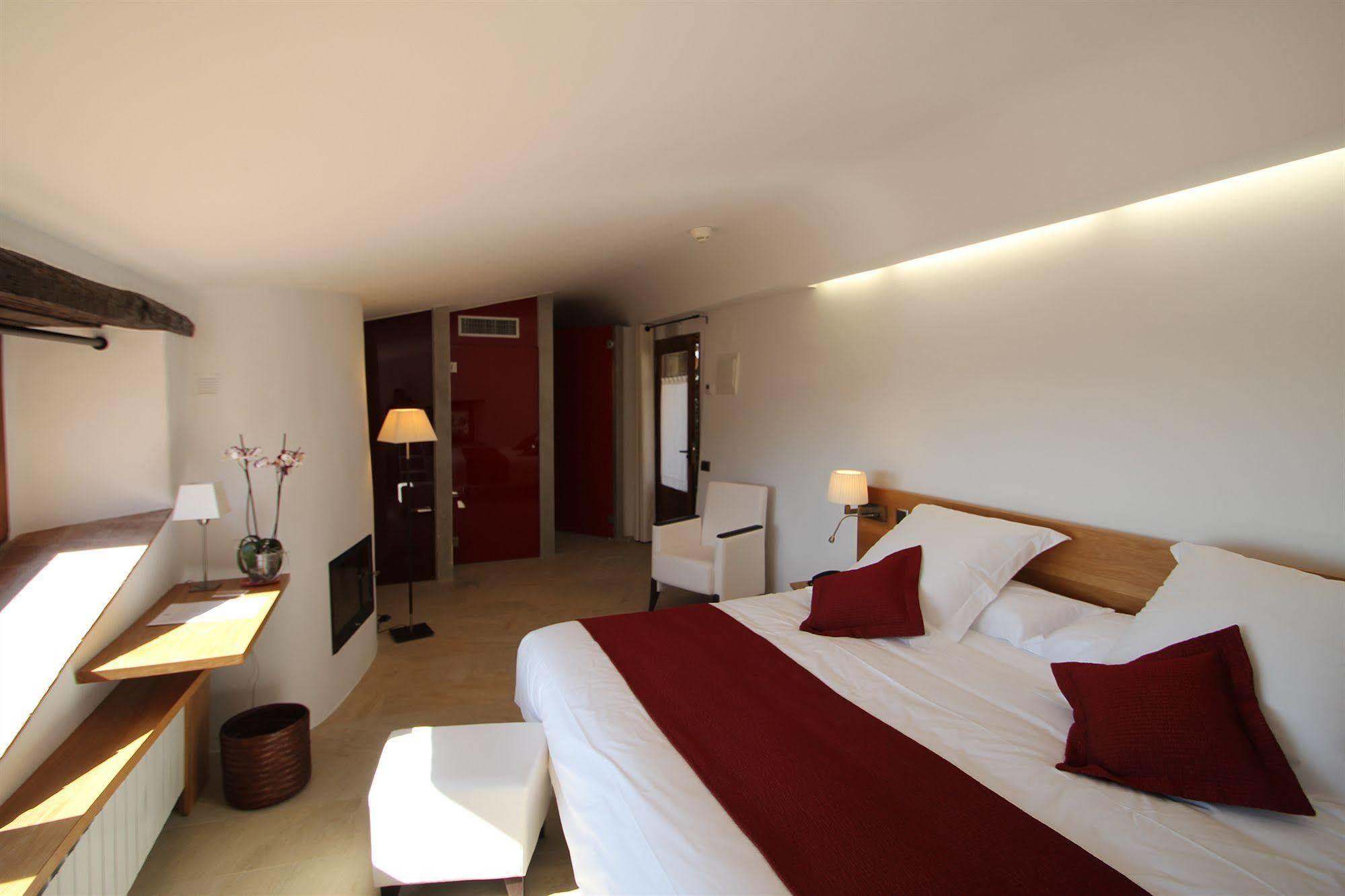Hotel Can Cuch Canoves Екстер'єр фото