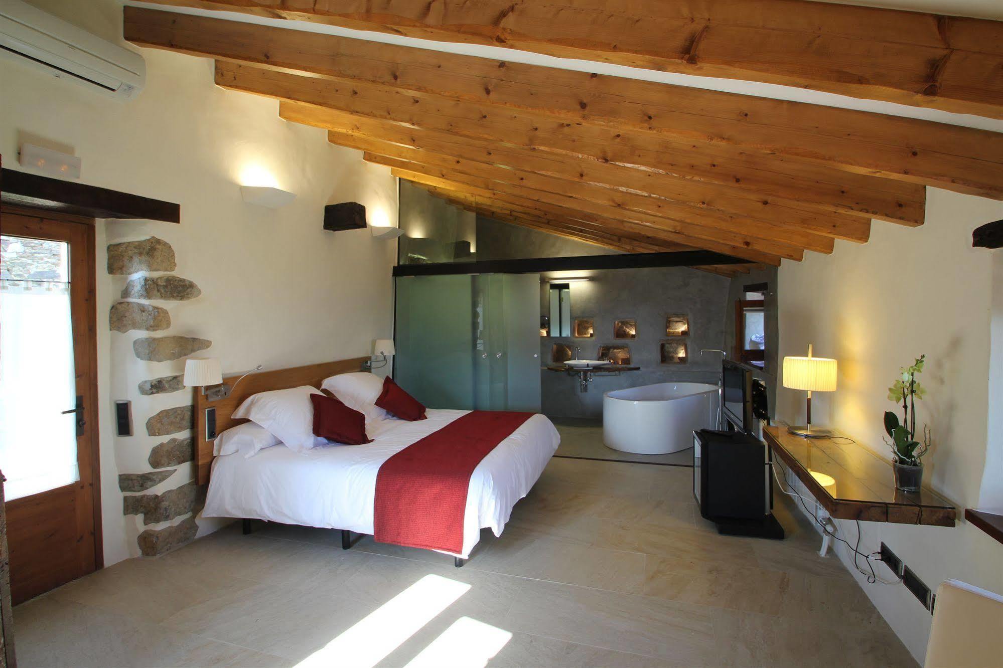 Hotel Can Cuch Canoves Екстер'єр фото